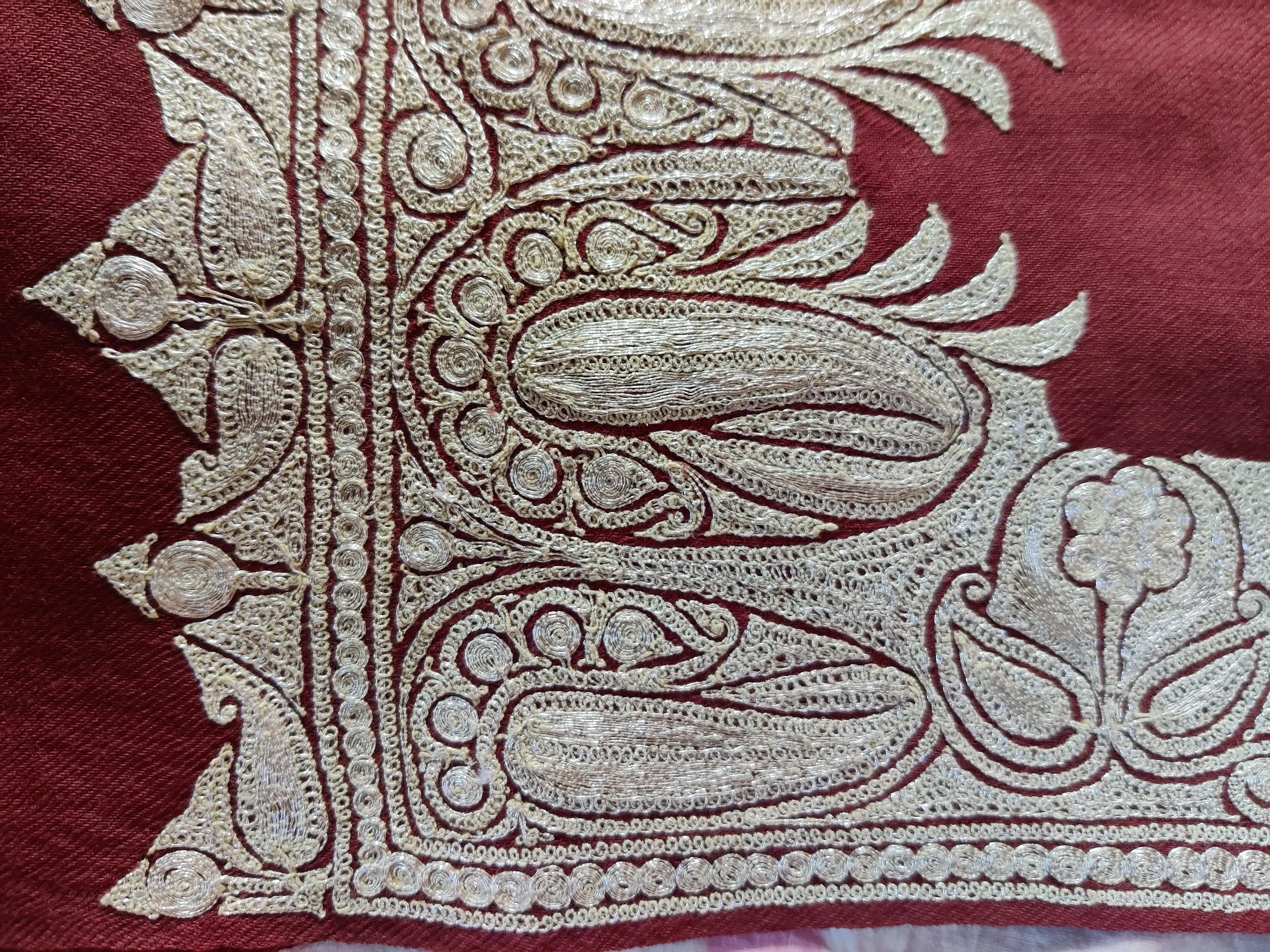 Paisley-Adorned Tilla Embroidered Brown Merino Wool Scarf