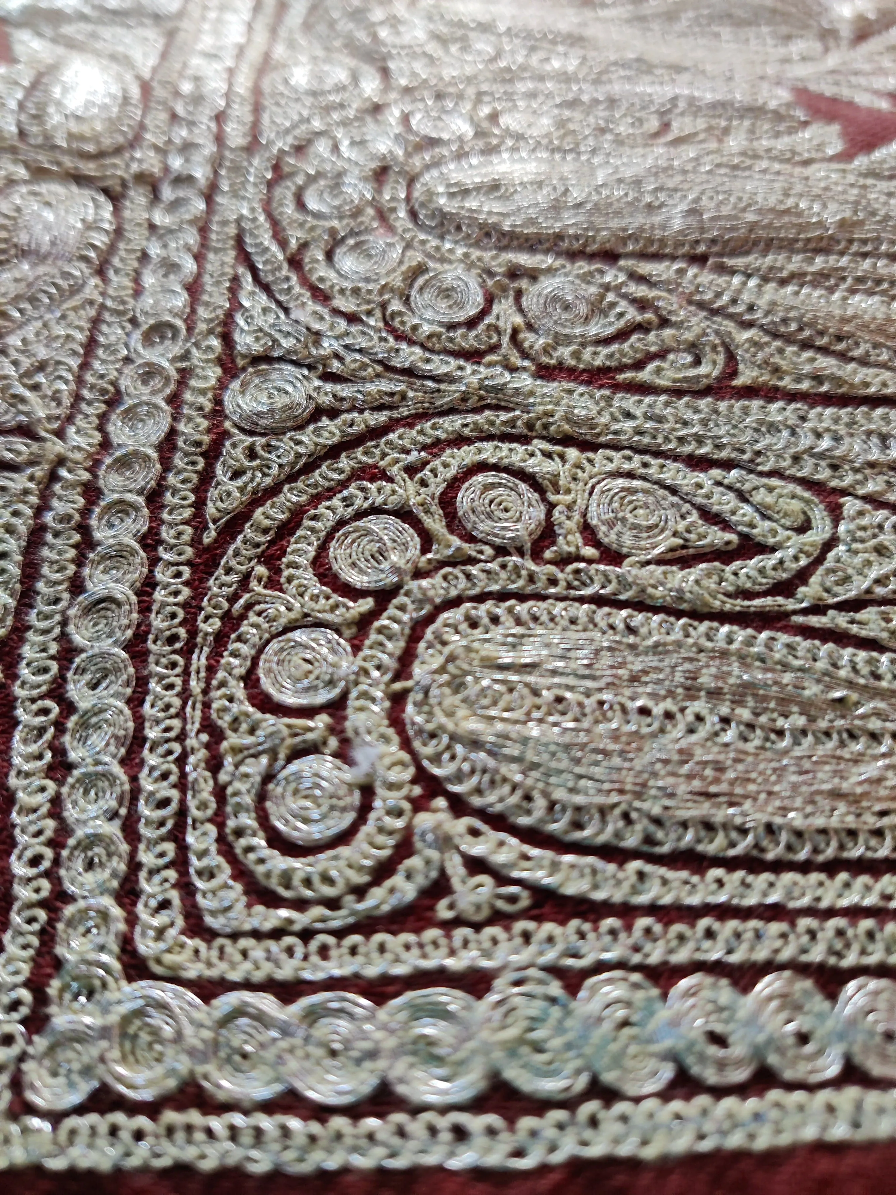 Paisley-Adorned Tilla Embroidered Brown Merino Wool Scarf